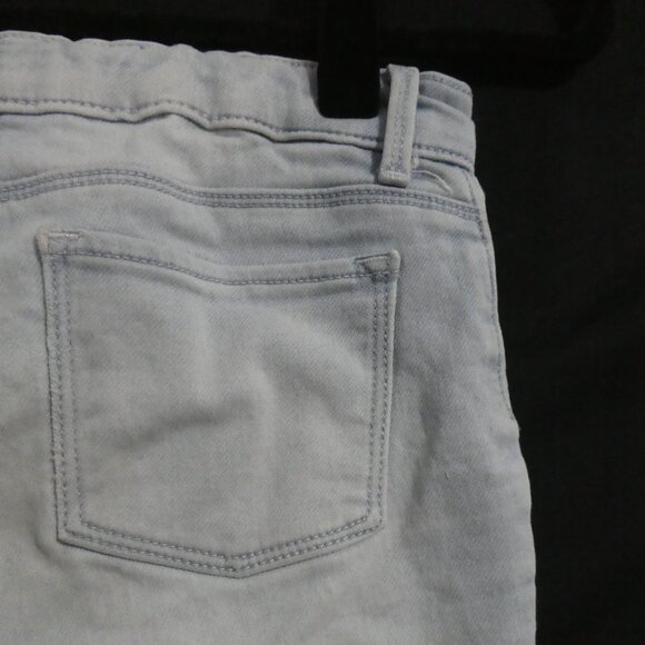 OLD NAVY - Stretch | 12 regular | Ballerina 360° Stretch Light Wash Bermuda Jean - Picture 11 of 14